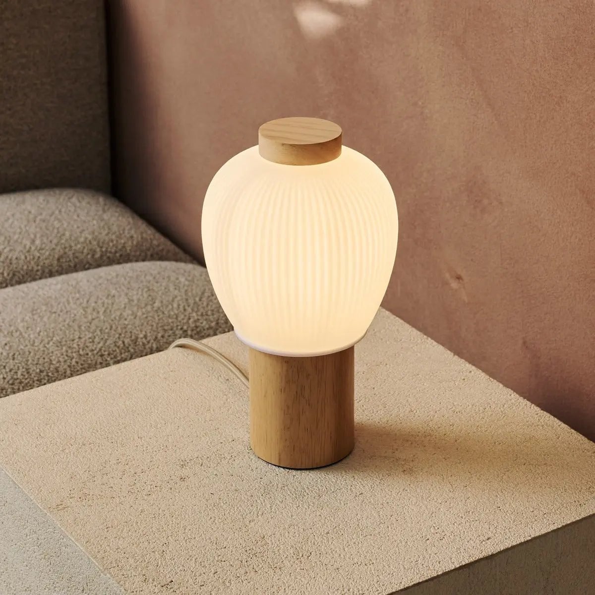 Lot lichtbruine houten lamp