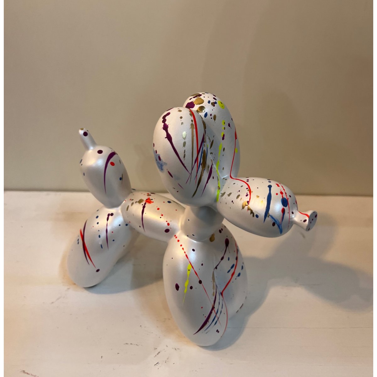 Polyresin ballon hond witte splash