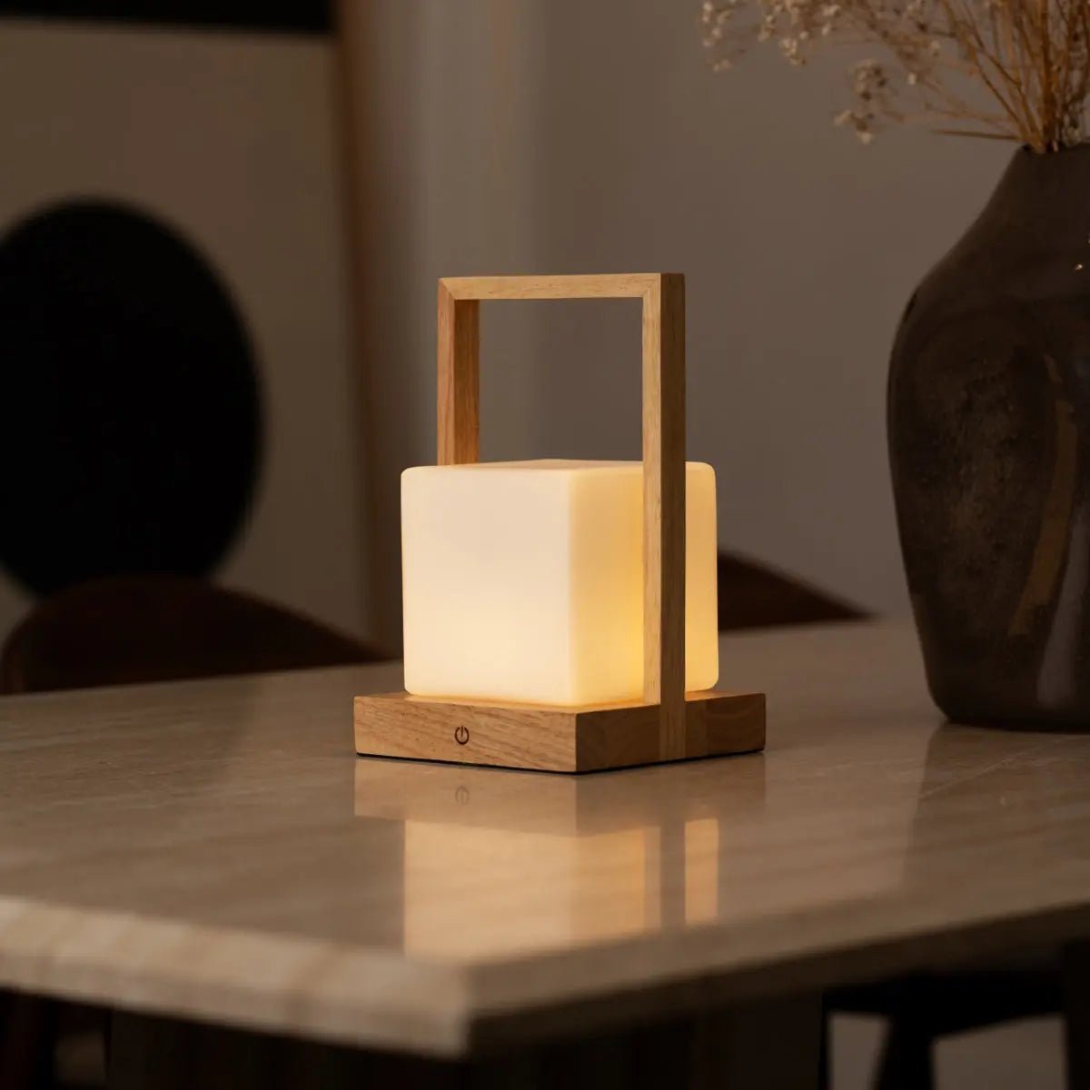 Noah Draadloze Tafellamp – Oplaadbaar – Dimbaar – Rubberwood & Matglas
