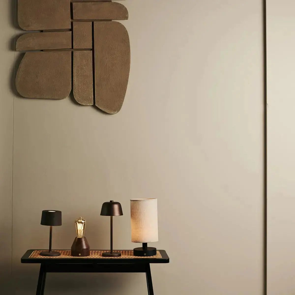 Anton Oplaadbare Tafellamp – Espresso bruin – Metaal & Aluminium – Draadloos – Dimbaar