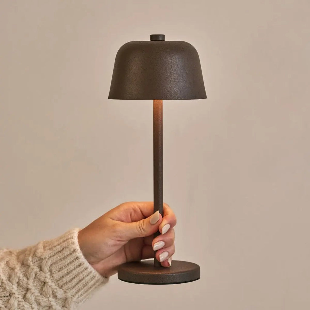 Anton Oplaadbare Tafellamp – Mokka bruin – Metaal & Aluminium – Draadloos – Dimbaar