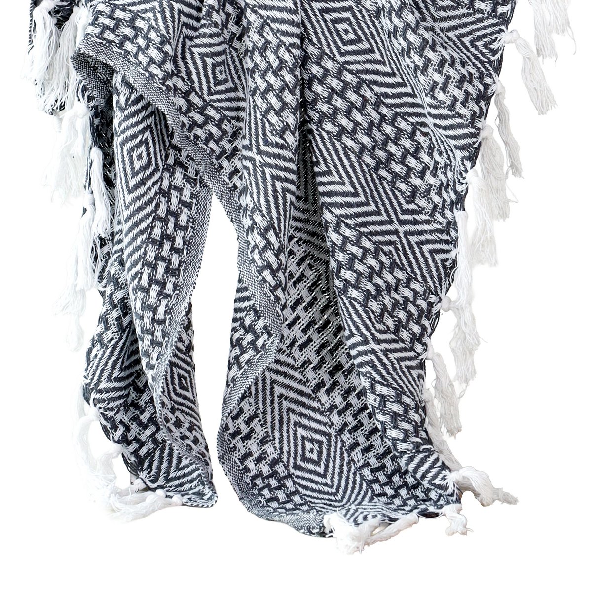 Black Plaid / Sofa Throw – Geometric Pattern with Fringes – 125x155 cm