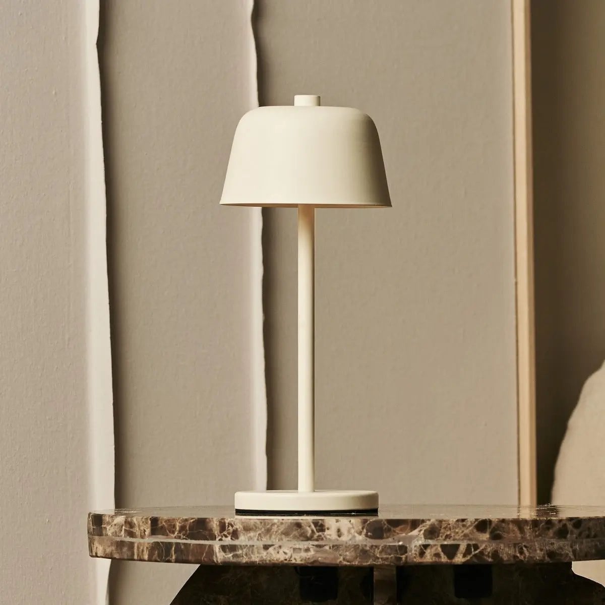 Anton Oplaadbare Tafellamp – Vanille – Metaal & Aluminium – Draadloos – Dimbaar
