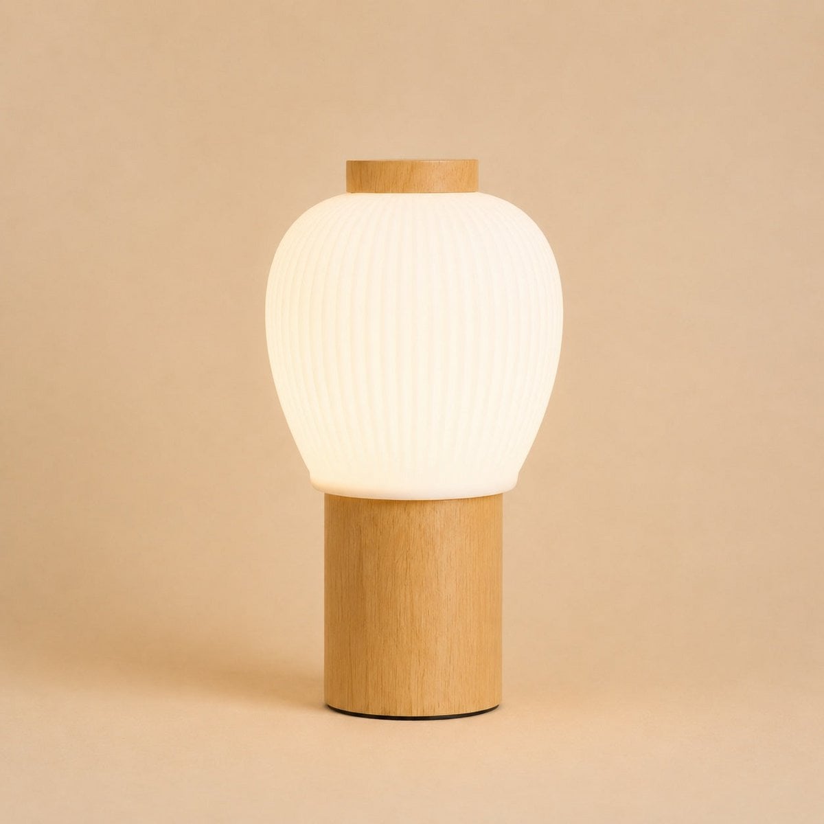 Lot lichtbruine houten lamp