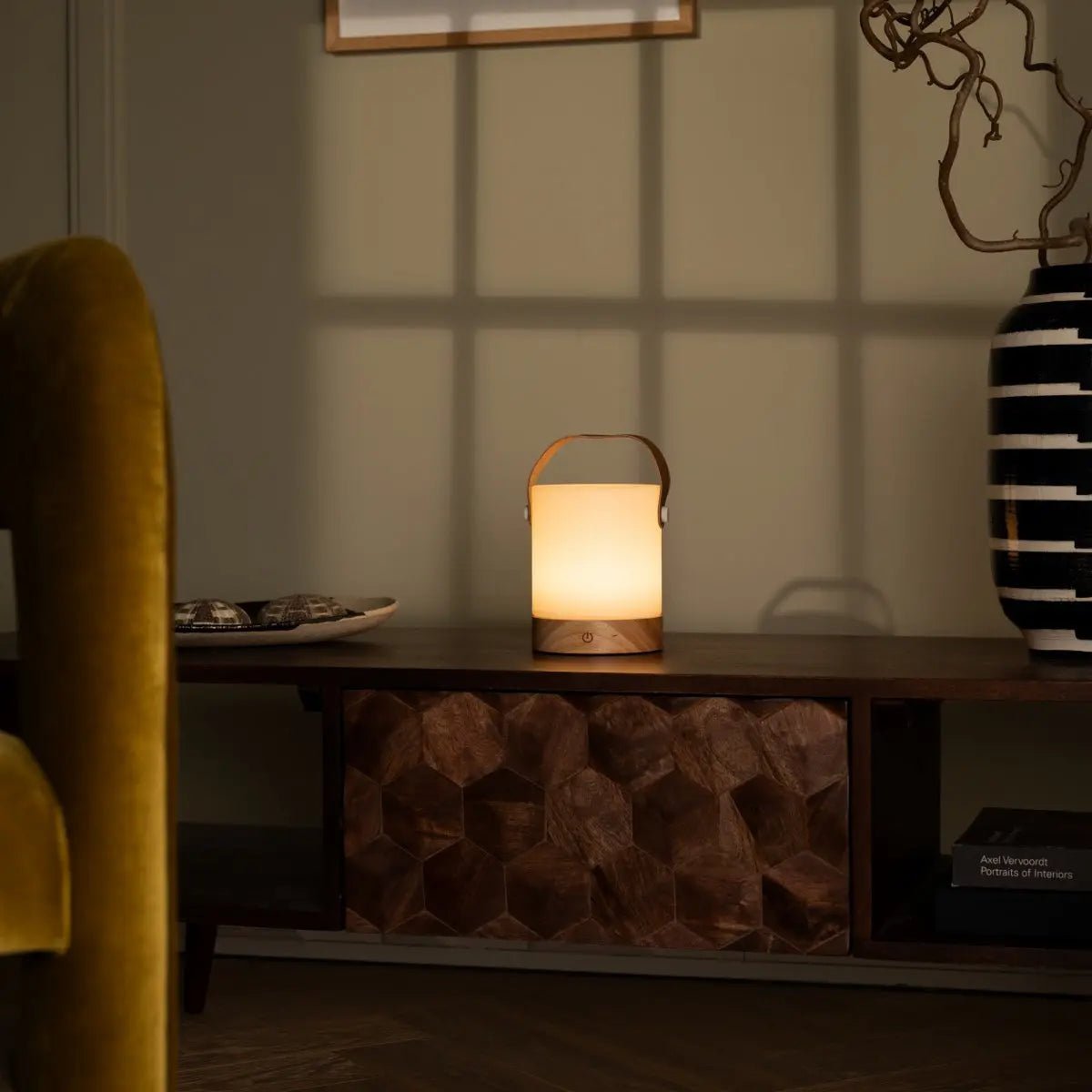 Avery Oplaadbare Tafellamp – Houten Designlamp met Lederen Band