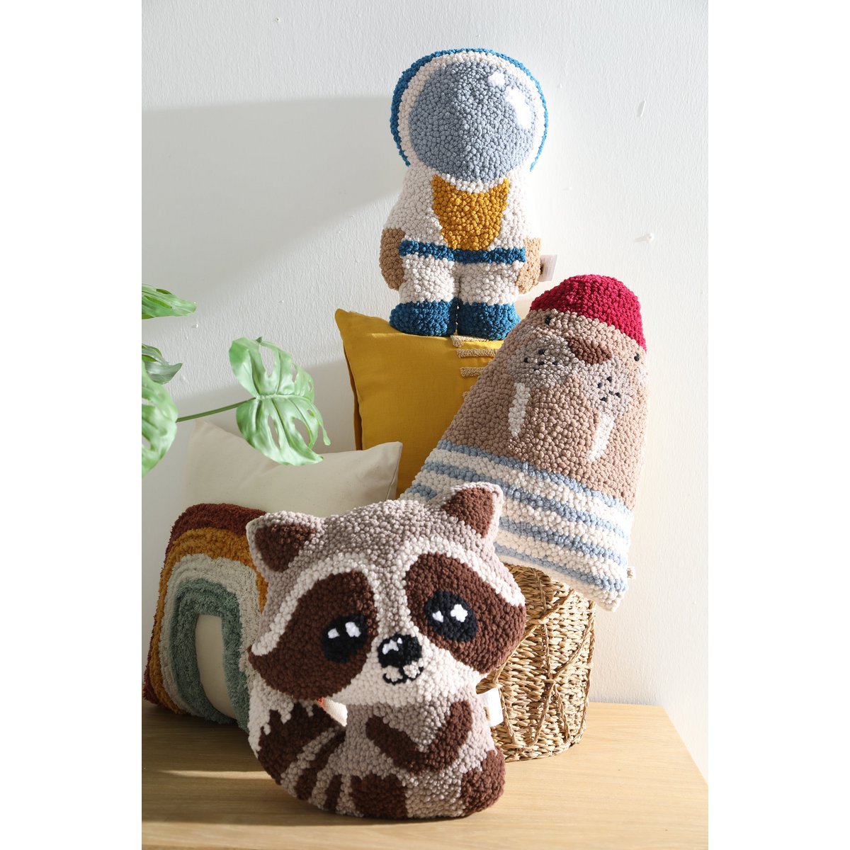 Wasbeer Sierkussen – Punch Needle Structuur