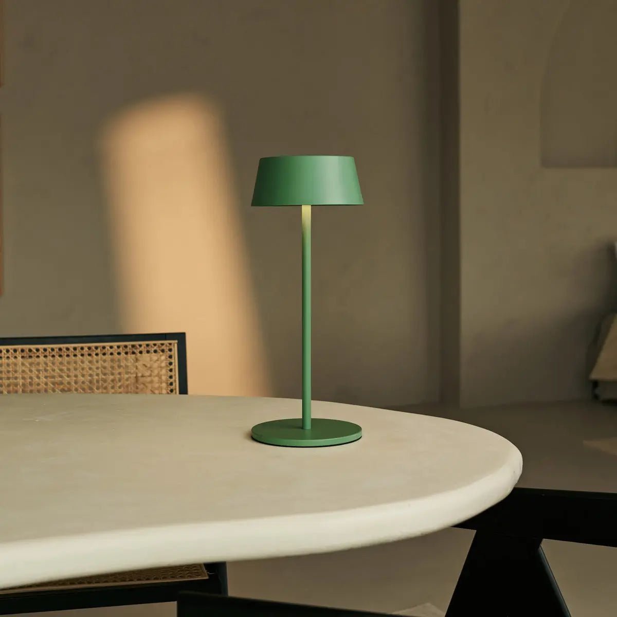 Hugo Oplaadbare Tafellamp – Draadloze Dimbare Designlamp
