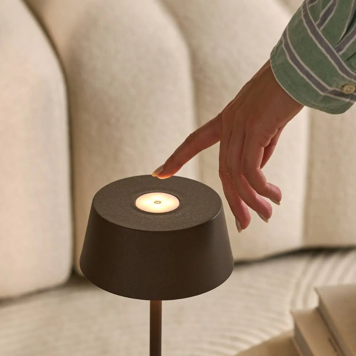 Hugo Oplaadbare Tafellamp – Draadloze Dimbare Designlamp