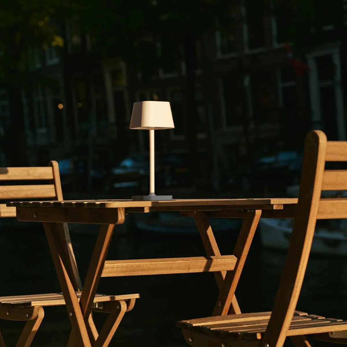 Ava Oplaadbare Tafellamp – Draadloze LED Lamp – Dimbaar – Voor Binnen en Buiten