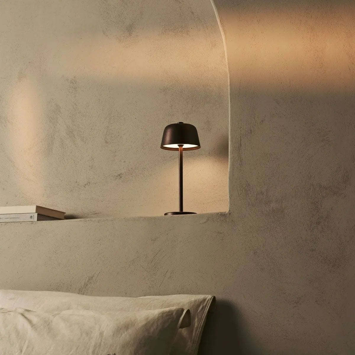 Anton Oplaadbare Tafellamp – Espresso bruin – Metaal & Aluminium – Draadloos – Dimbaar