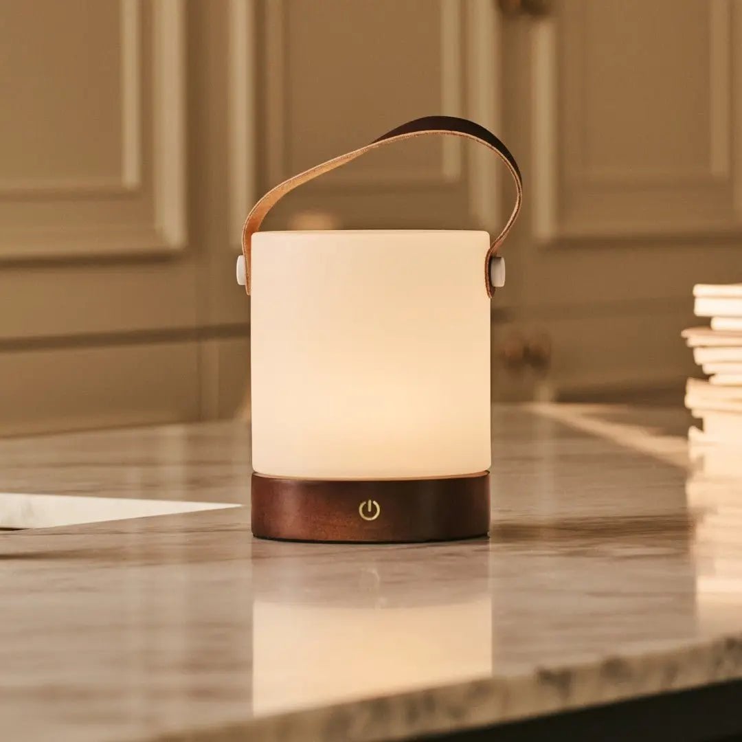Avery Oplaadbare Tafellamp – Houten Designlamp met Lederen Band