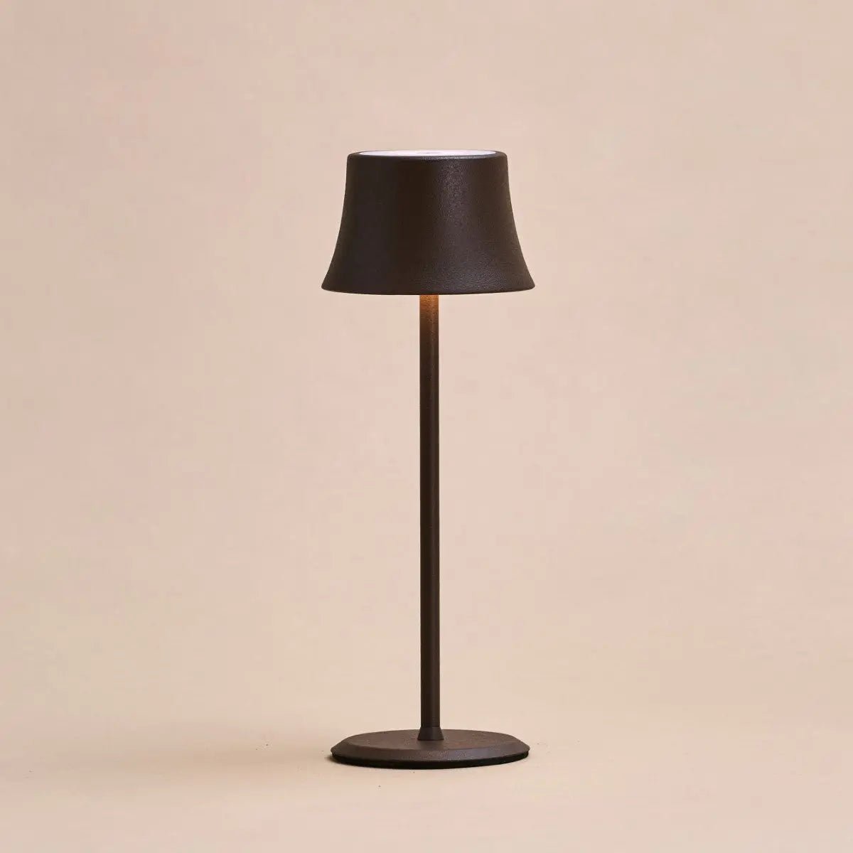 Willy Mini Oplaadbare Tafellamp – Compacte Draadloze Designlamp