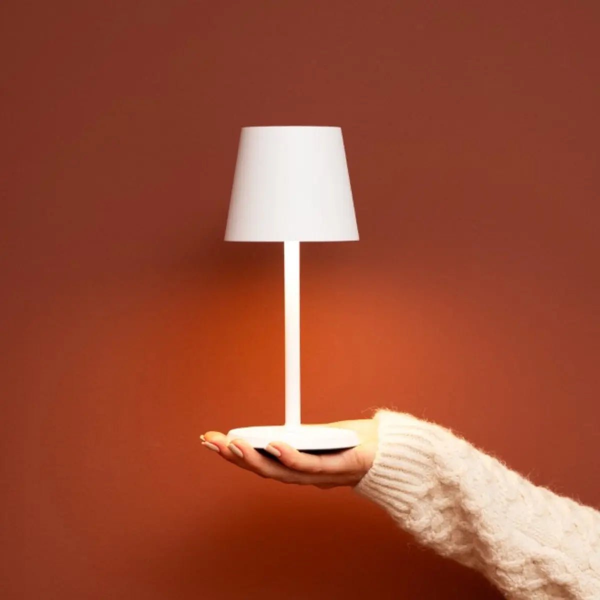 James White oplaadbare tafellamp – draadloos, dimbaar en elegant