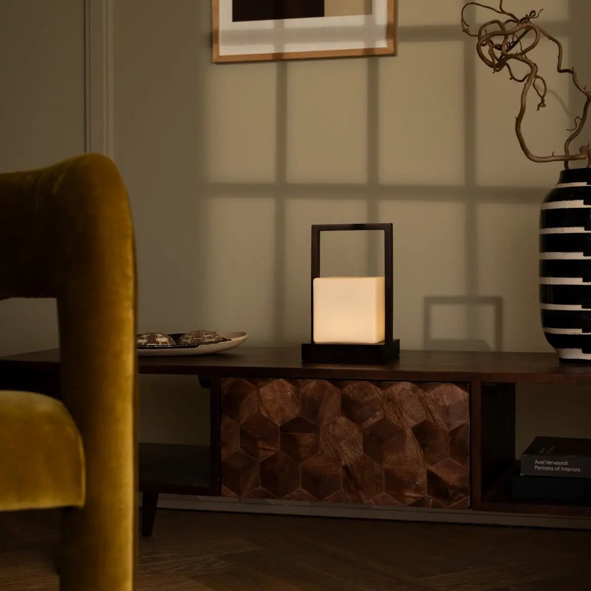 Noah Oplaadbare Tafellamp – Houten Designlamp met Glazen Kap