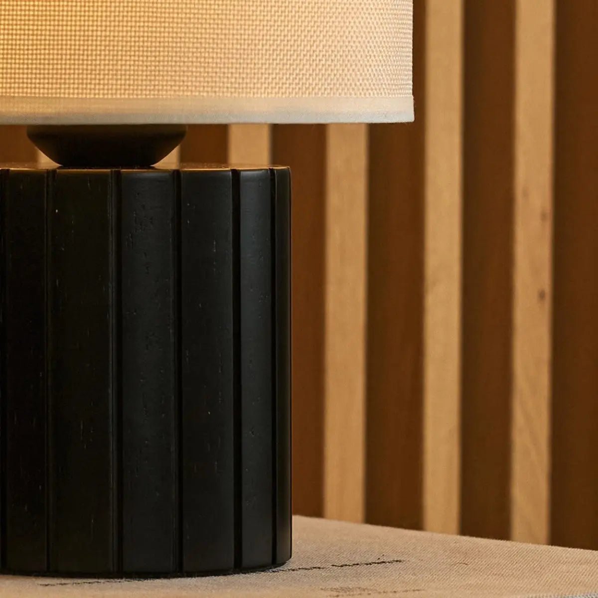 Kiko Black Tafellamp – Houten Tafellamp met Stoffen Lampenkap