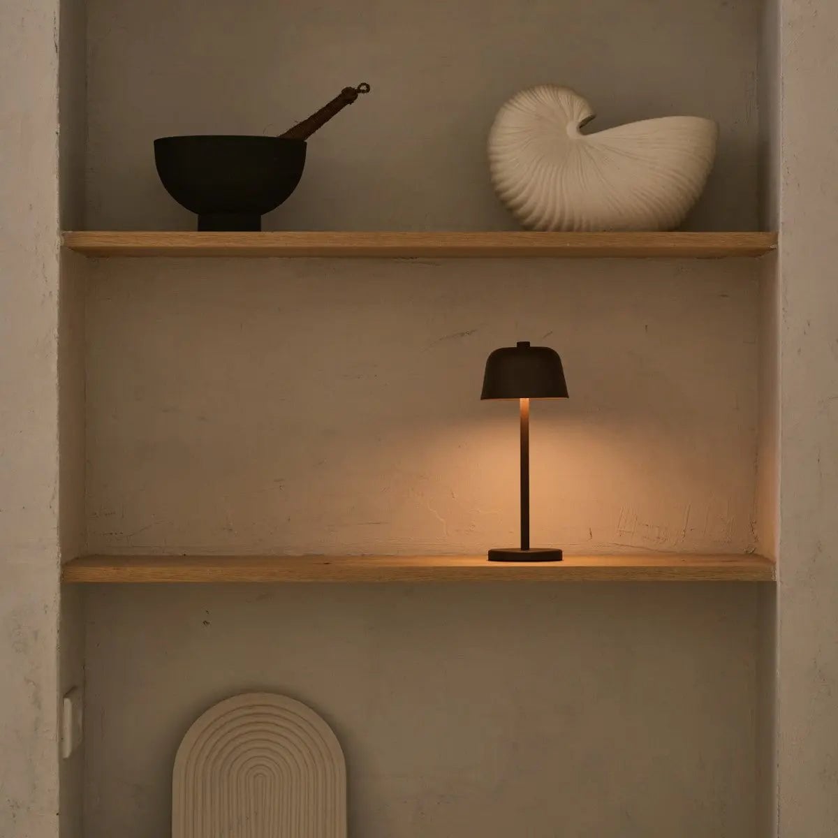 Anton Oplaadbare Tafellamp – Mokka bruin – Metaal & Aluminium – Draadloos – Dimbaar