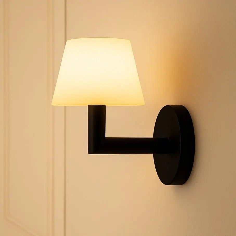 Ted Oplaadbare Wandlamp – Rubberhout & Polyethyleen – Zwart – Draadloos – Dimbaar – IP20