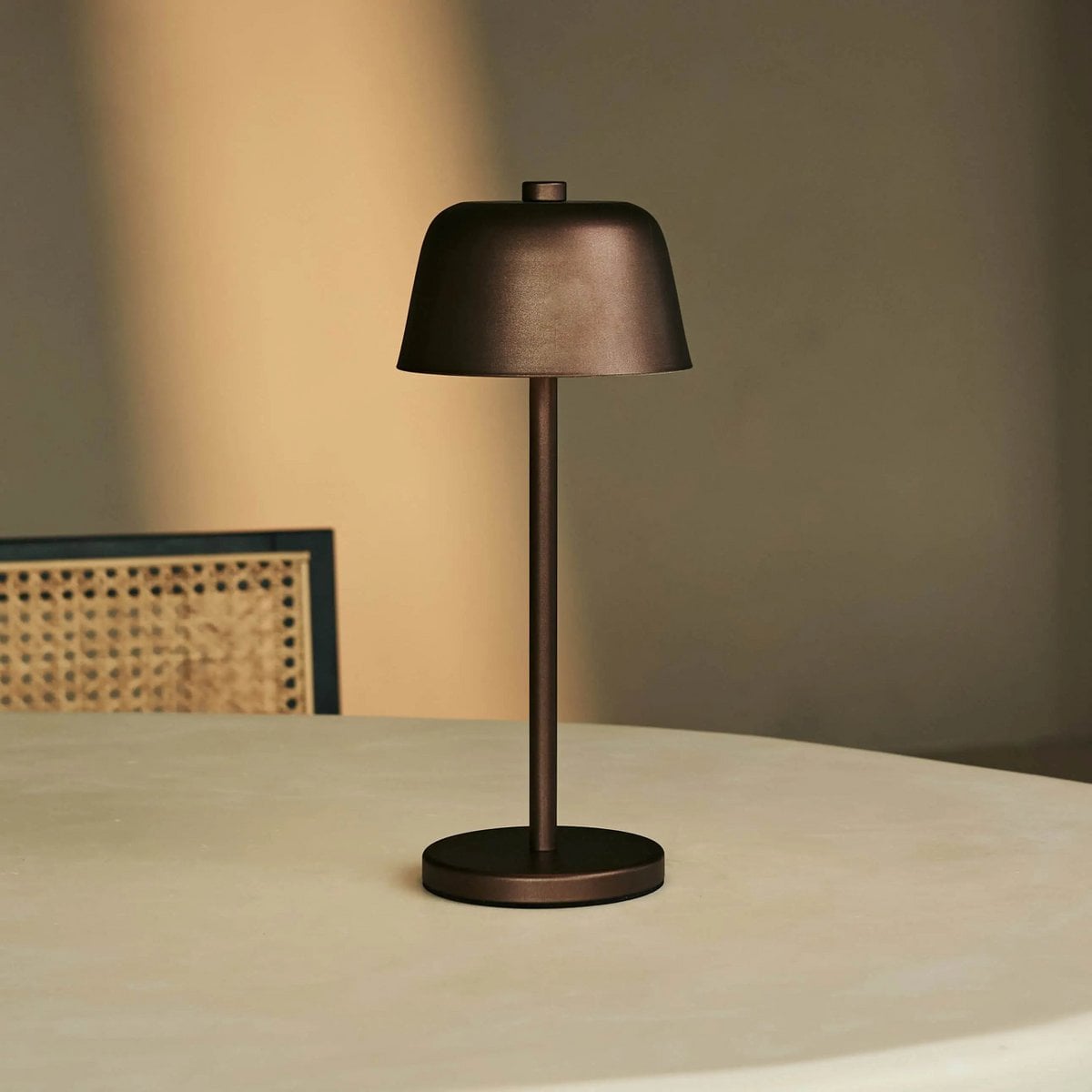 Anton Oplaadbare Tafellamp – Espresso bruin – Metaal & Aluminium – Draadloos – Dimbaar
