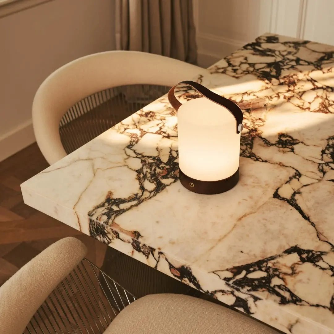 Avery Oplaadbare Tafellamp – Houten Designlamp met Lederen Band