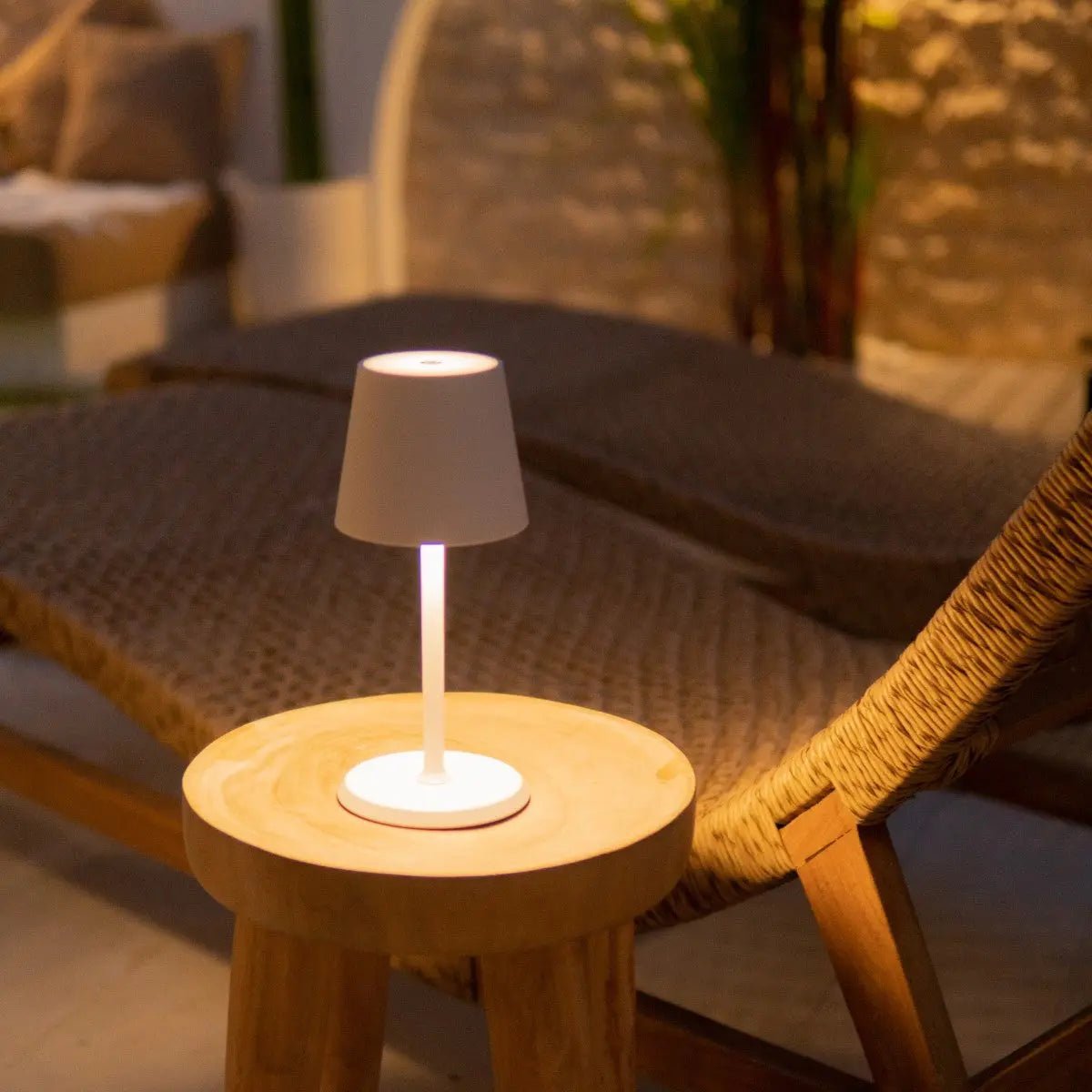 James White oplaadbare tafellamp – draadloos, dimbaar en elegant