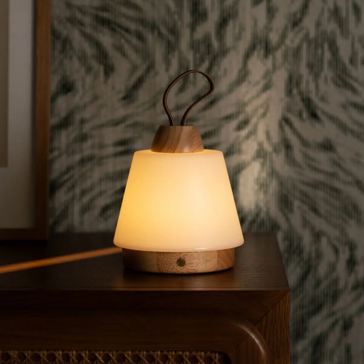 Liv Oplaadbare Tafellamp – Rubberhout, Leer & Polyethyleen – Lichtbruin – Draadloos – Dimbaar – IP44